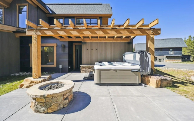 Outside The Bubble 4 Bedroom Home