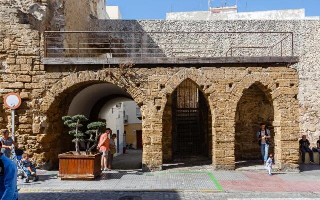 Apartamentos LOTO y LIZ by Cadiz4Rentals