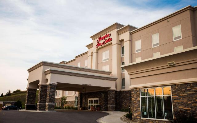 Hampton Inn & Suites Minot Airport