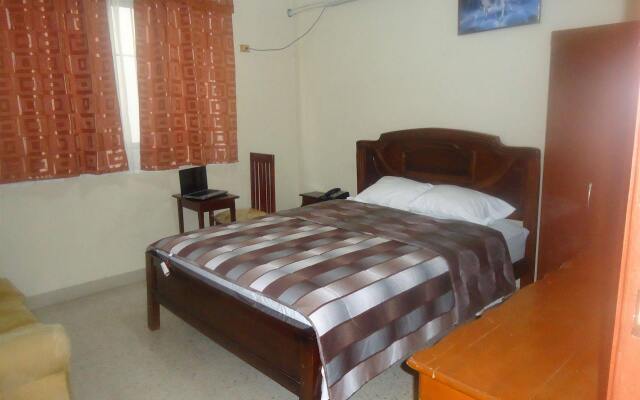 Hostal Perla Real Inn