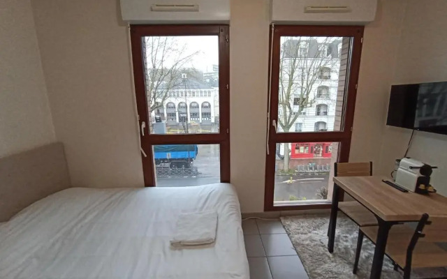 Joli studio récent, plein centre de Chaville