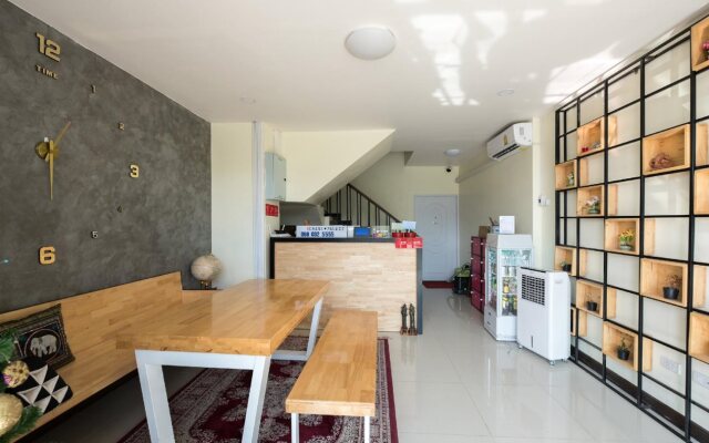 5 Chang Palace Hotel