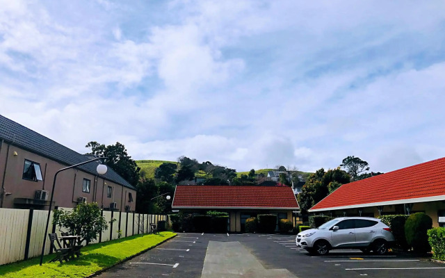 Tudor Court Motor Lodge