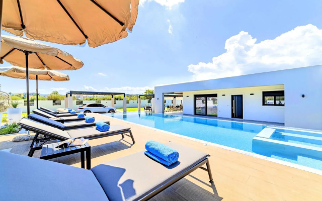 Villa Solaris Heated Pool & Hot Tub