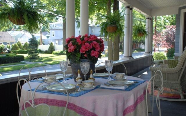 Circular Manor Bed and Breakfast