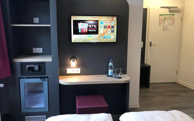SMARTY Airport Cologne Hotel