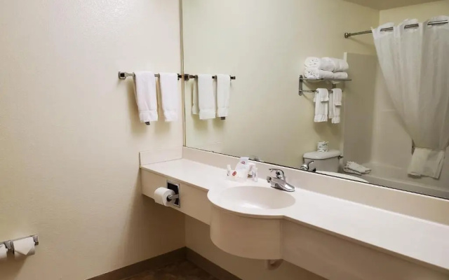 Estherville Hotel & Suites