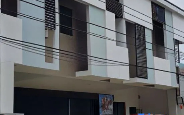 RedDoorz near New Government Center