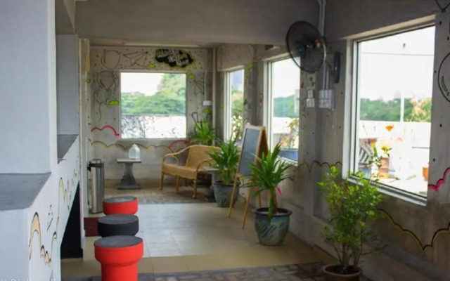 Abby Hotel By The River Town