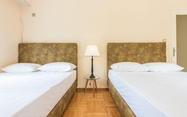 Victoria Familia Apartments