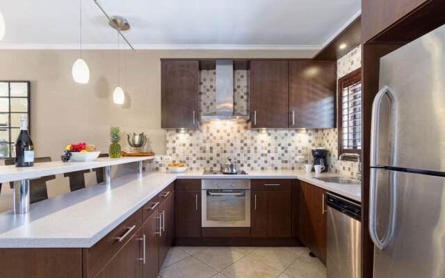 2BR 3BA Town Home w GYM Tennis Courts Pools