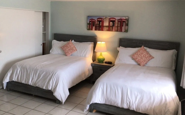 Paraquet Apartments