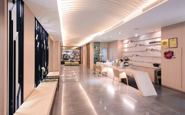 Kiwi Express Hotel - Kaohsiung Station