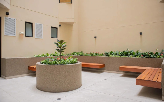w Modern 3BR w Balcony Near Kennedy Park
