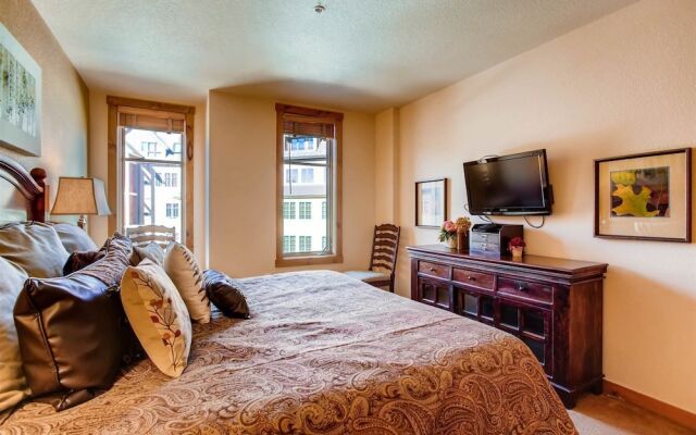 Premier 2 Bedroom Mountain View Condo Located in Historic Downtown Breckenridge Walking Distance to Peak 9