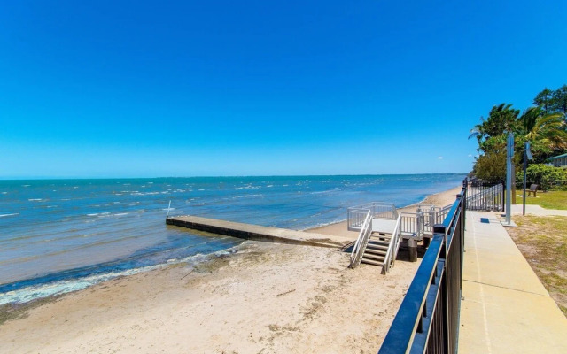 Ground floor air conditioned, fabulous waterviews overlooking Pumicestone Passage