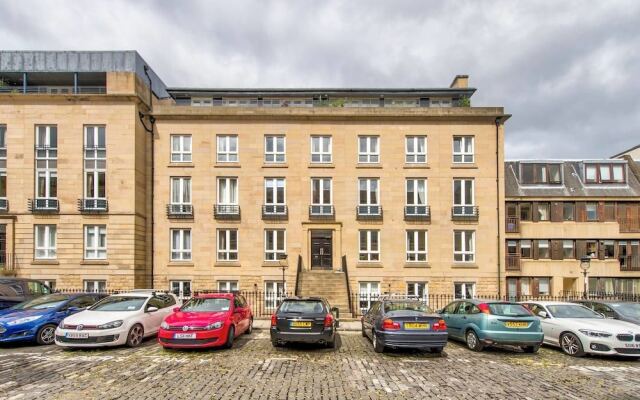 Gorgeous 2Br City Centre Apt With Parking