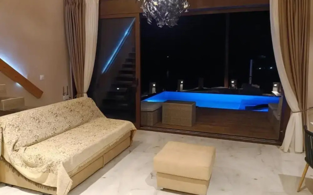 The Diamond of Kriaritsi private pools