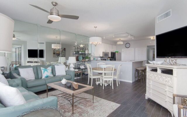 Crescent at Miramar By BlueSwell