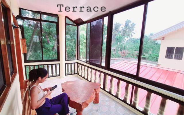 La-Familia Guest House