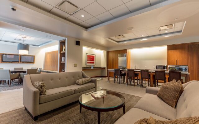 Global Luxury Suites at China Town