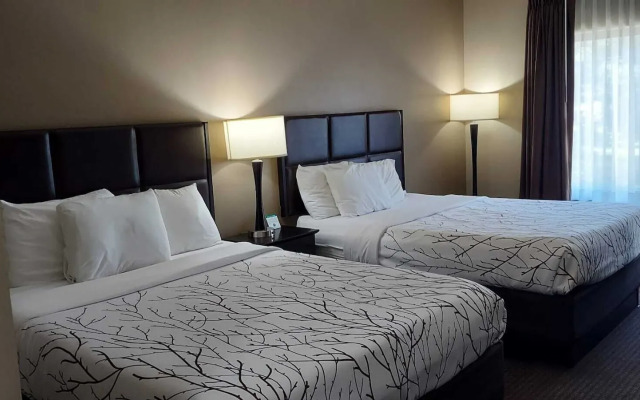 Parkwood Inn & Suites