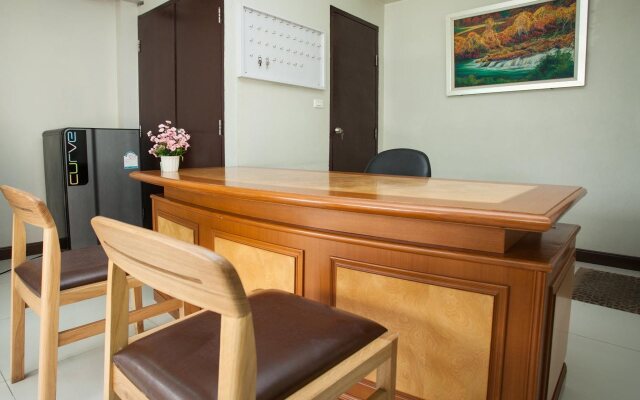 Alisha Court Hotel & Residence