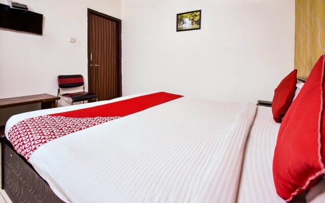 OYO 15933 Hotel V Square