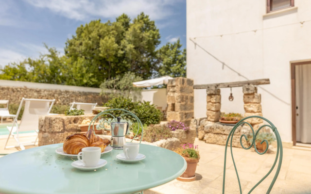 19th Apartment and Modern Pool