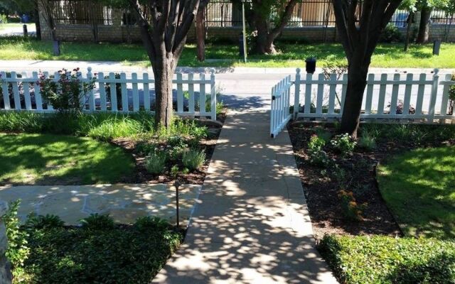 Granbury Gardens Bed And Break