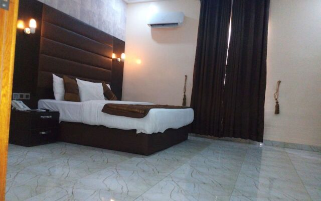 Bana Hotel & Suites