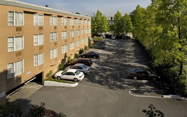 Best Western Plus Vancouver Airport Hotel