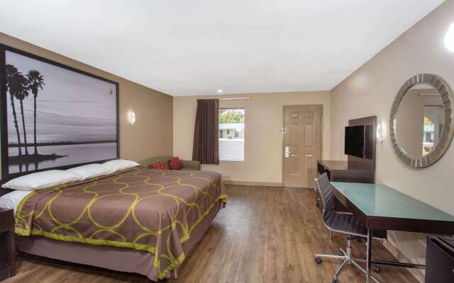 Super 8 by Wyndham Pensacola NAS Area