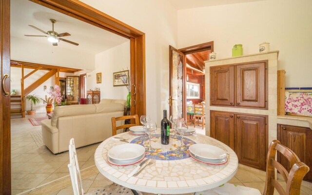 Beautiful Home in Menfi With Wifi and 3 Bedrooms