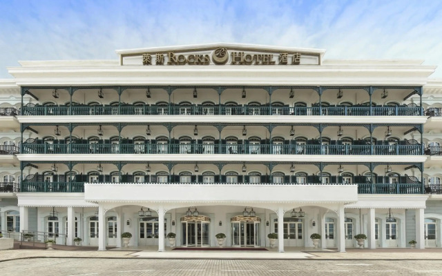 Rocks Hotel