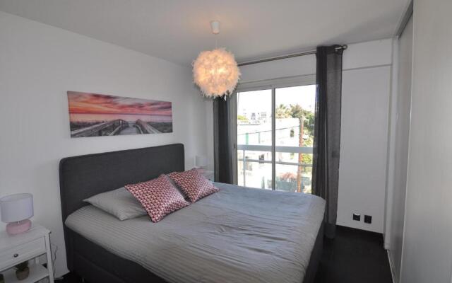 Gorgeous one-bedroom apartment with terrace and sea view