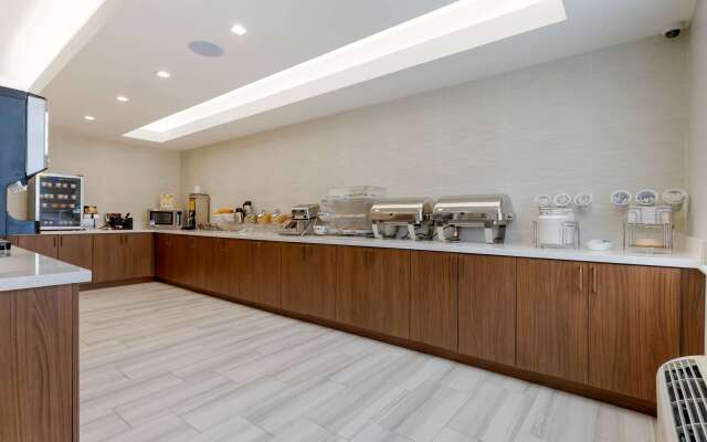 Comfort Inn & Suites
