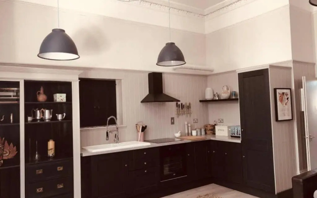 Seaside Escape - gorgeous 2 bed apartment in St-Leonards-on-Sea
