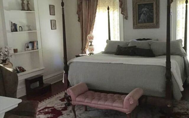 Collina Plantation Inn