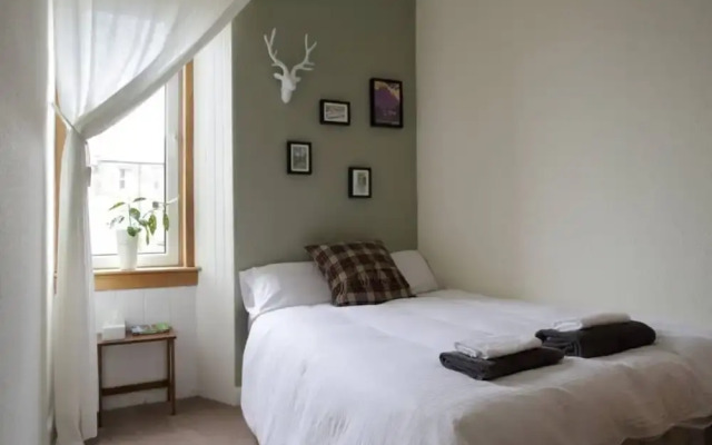 2 Bedroom Flat Near City Centre