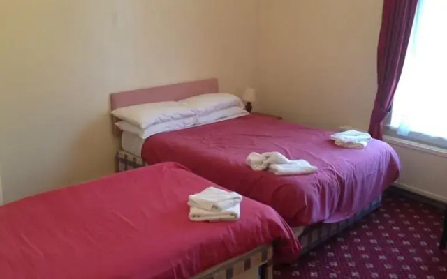 Tudor Rose Hotel