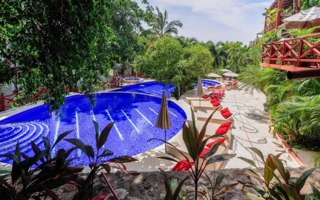 Pajaro de Fuego, Chelsea's Luxury Units