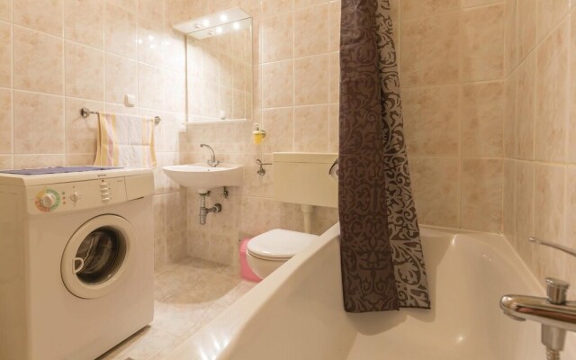 Awesome Home in Makarska With Wifi and 2 Bedrooms