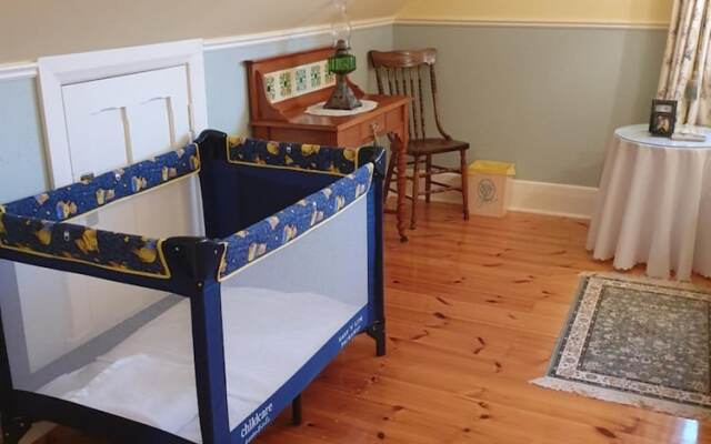 Water Bay Villa Bed and Breakfast