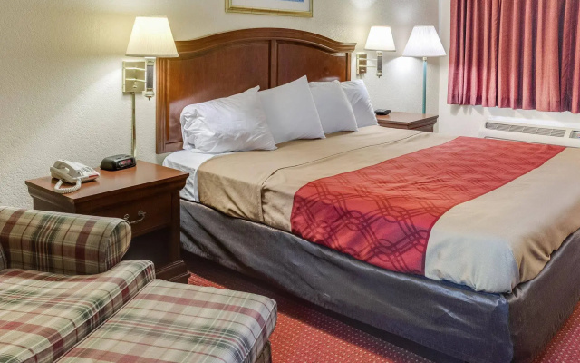 Econo Lodge Little Creek