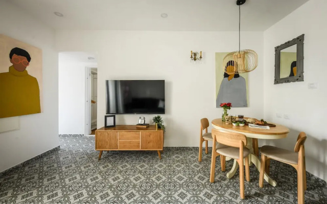 Stylish 2BD Bauhaus Apt w Balcony