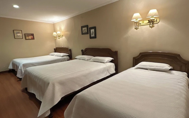 Hotel & Suites El Quijote