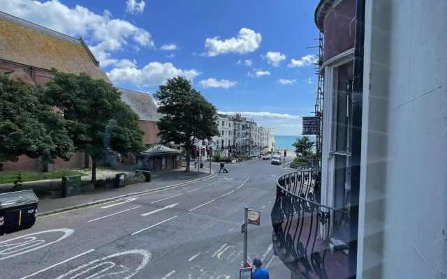 Ei8ht Brighton Apartments
