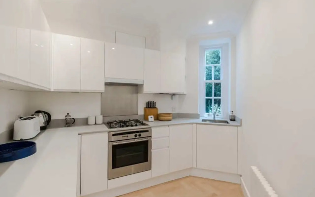 Bright and Leafy 1 Bedroom Flat in the Heart of Chelsea