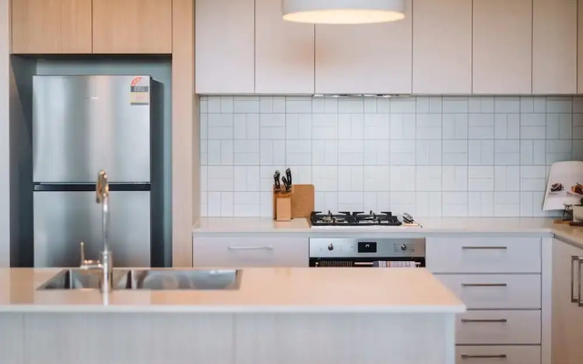 Pristine 2-bed Apartment With Pool and BBQ